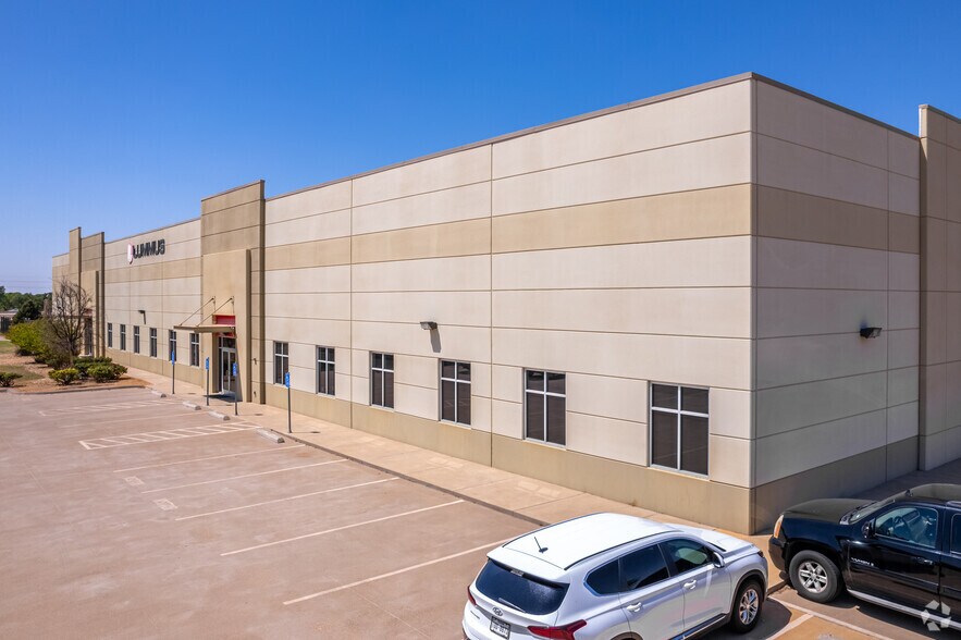 More Photos Of 501 E Hunter St, Lubbock Warehouse For Lease