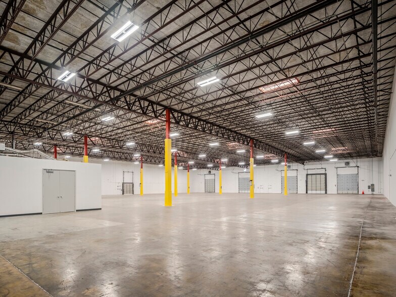 More Photos Of 5535-5545 NW 35th Ave, Fort Lauderdale Distribution For Lease