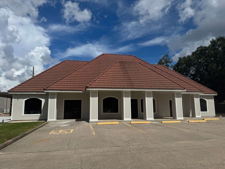 More Photos Of 1715 Northpark Dr, Kingwood Storefront For Lease