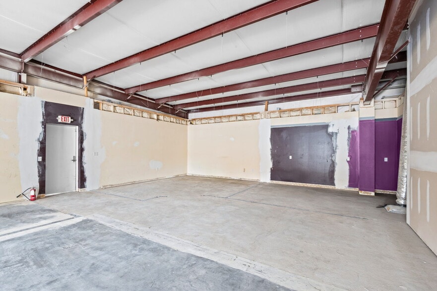 More Photos Of 2401 Ruth Hentz Ave, Panama City Flex For Lease
