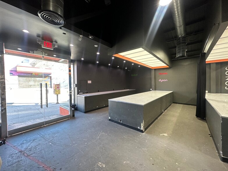 More Photos Of 7402 W Sunset Blvd, Los Angeles Freestanding For Lease