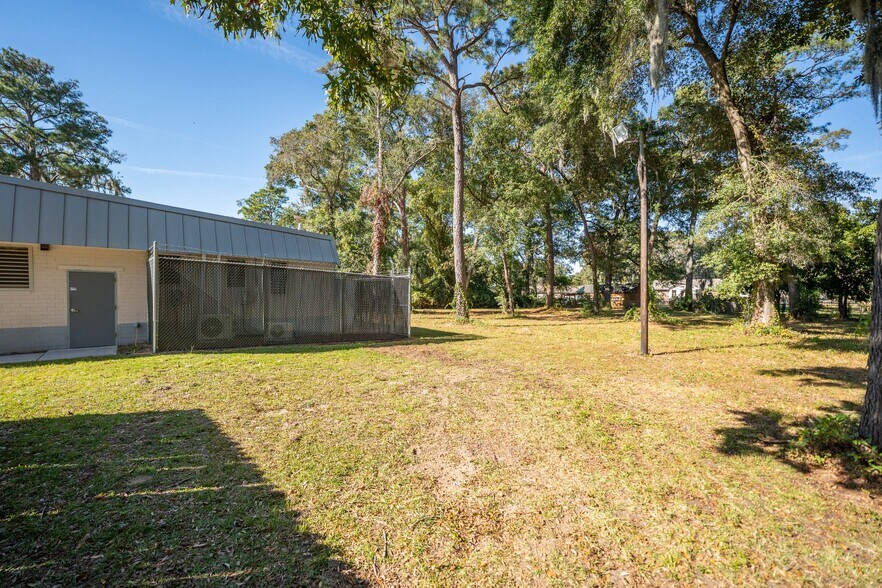 More Photos Of 1810 Ribaut Rd, Port Royal Convenience Store For Sale