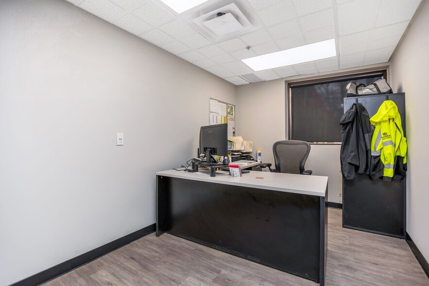 More Photos Of 808 Rhoads Ave, Columbus Warehouse For Lease