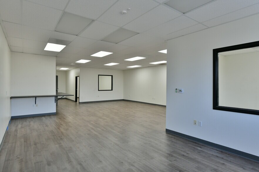 More Photos Of 15900 Hawthorne Blvd, Lawndale Office Residential For Lease