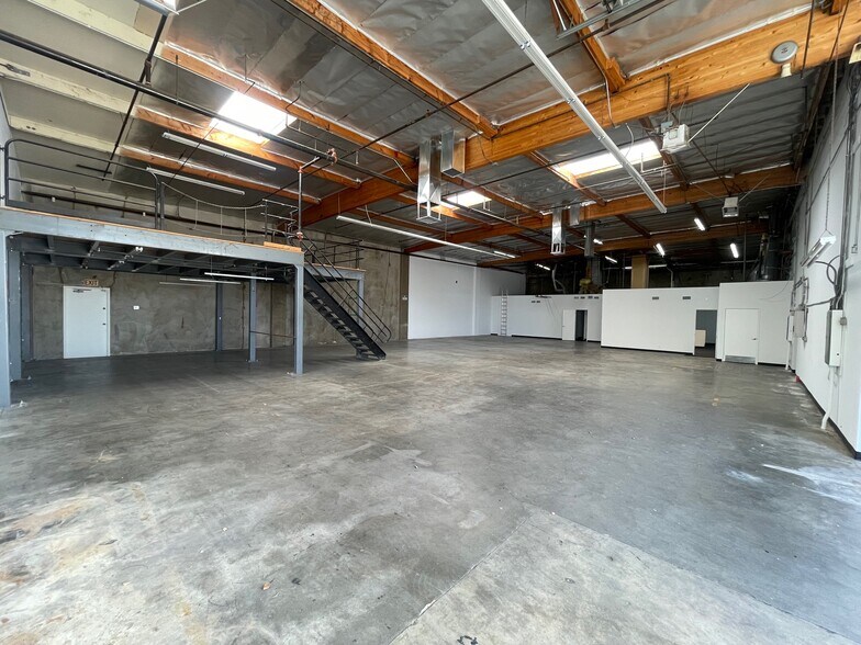 More Photos Of 19428-19434 Business Center Dr, Northridge Warehouse For Lease