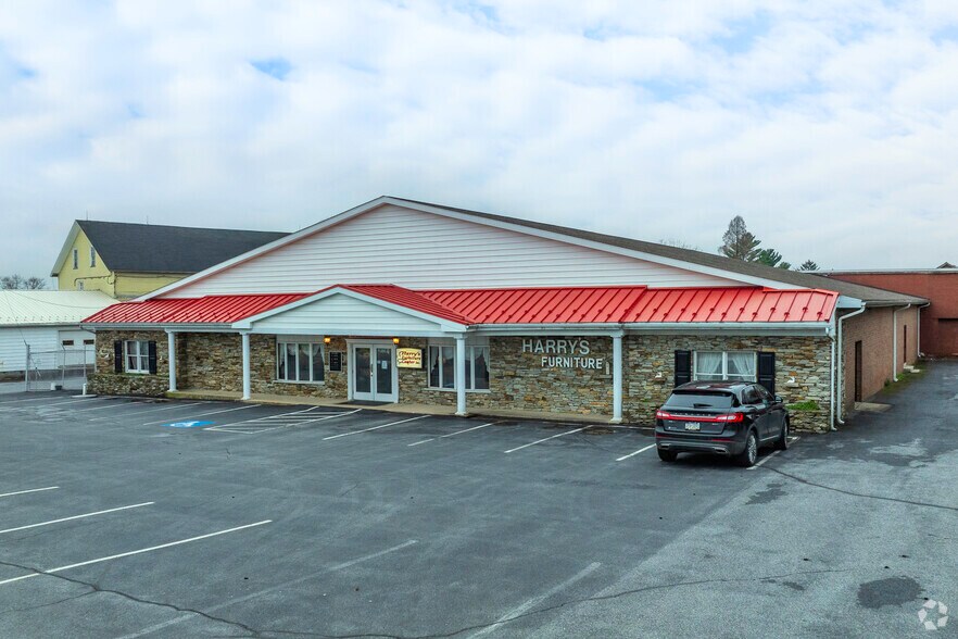More Photos Of 16 Graybill Rd, Leola Freestanding For Lease