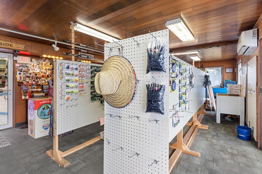More Photos Of 1006 W Burleigh Blvd, Tavares General Retail For Sale