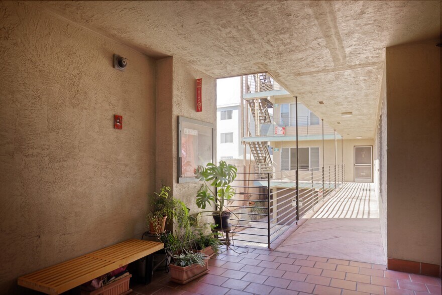 More Photos Of 407 Vernon St, Oakland Apartments For Sale