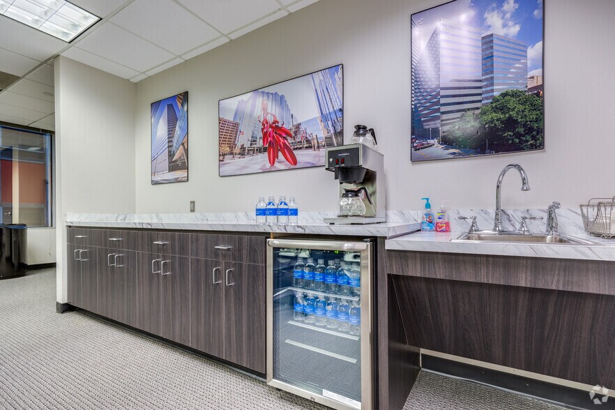 More Photos Of 211 N Robinson Ave, Oklahoma City Office For Lease