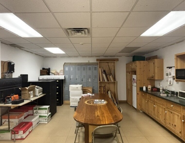 More Photos Of 10090 Queens Way, Chagrin Falls Light Manufacturing For Sale