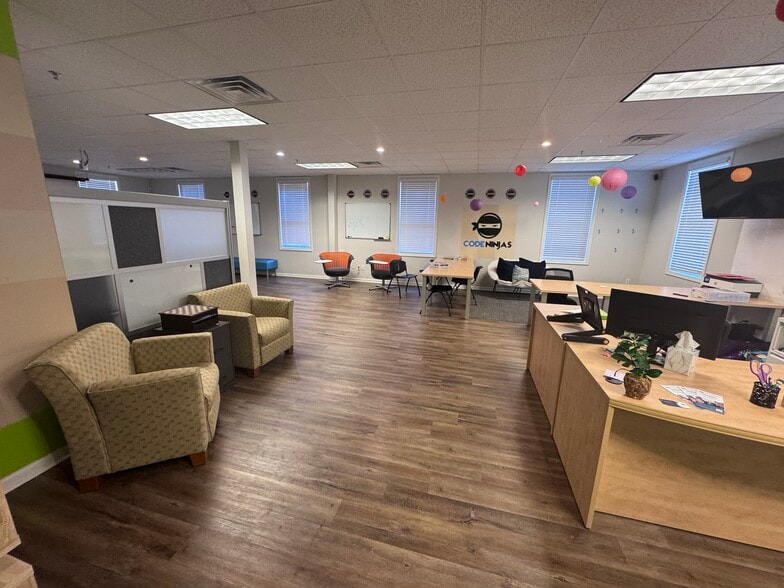More Photos Of 3142 Golf Ridge Blvd, Douglasville Office For Lease