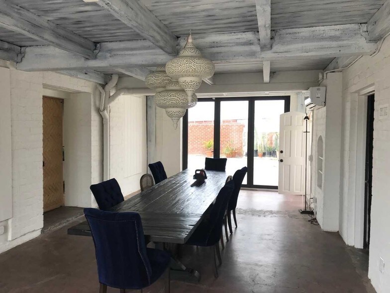 More Photos Of 4851-4853 W Jefferson Blvd, Los Angeles Loft Creative Space For Sale