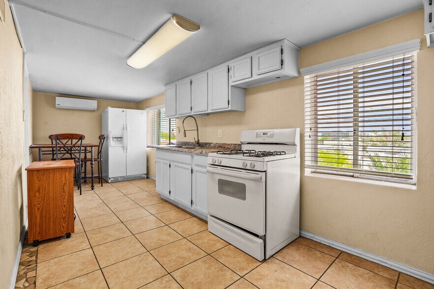 More Photos Of 2422 Montana Ave, El Paso Storefront Retail Office For Sale