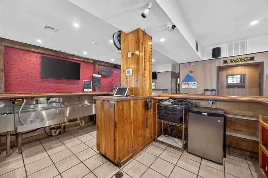 More Photos Of 650-654 S Main St, Wilkes-Barre Bar For Sale