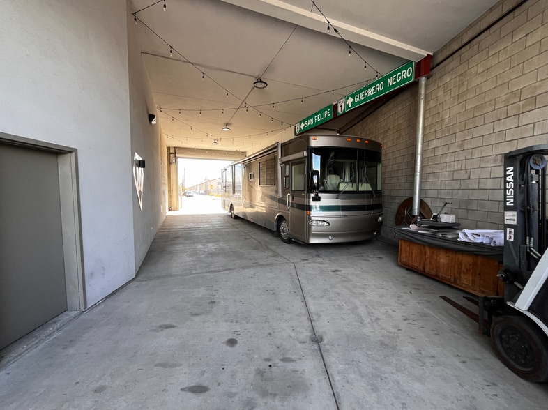 More Photos Of 22441 Western Ave, Torrance Industrial For Lease