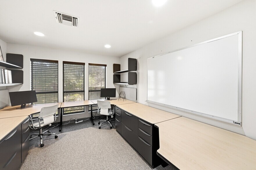 More Photos Of 8733 Shoal Creek Blvd, Austin Office For Sale