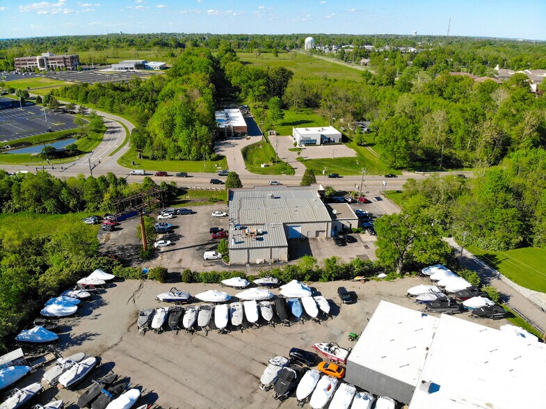 More Photos Of 6947 E Kemper Rd, Cincinnati Auto Repair For Sale