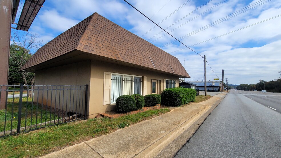 Primary Photo Of 1908 N Pleasantburg Dr, Greenville Medical For Sale