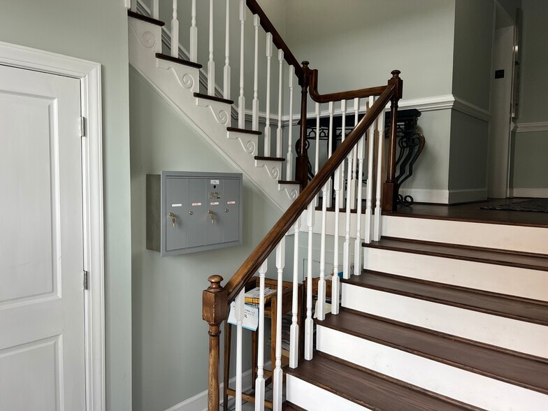 More Photos Of 180 E Bay St, Charleston Office Residential For Lease