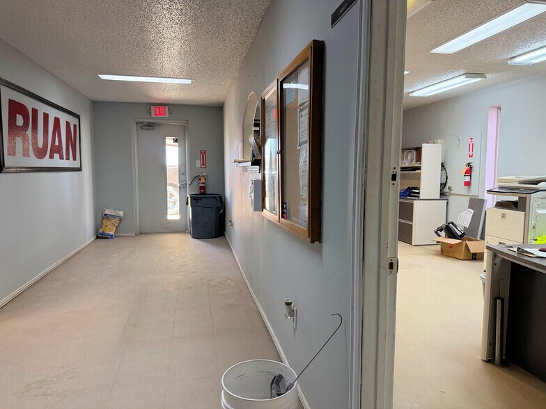 More Photos Of 600 S Davis St, Clovis Truck Terminal For Sale