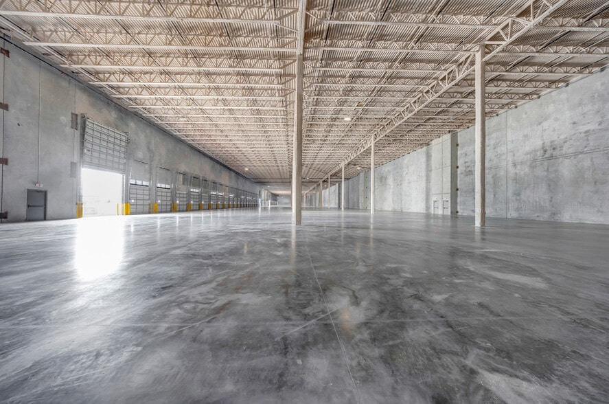 More Photos Of 14101 NW 112th Ave, Hialeah Gardens Warehouse For Lease