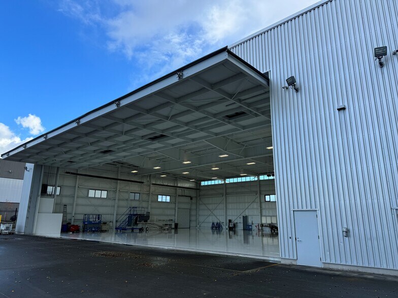 More Photos Of 10723 Bernie Webber Dr, Mukilteo Airplane Hangar For Lease