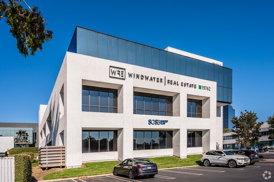 More Photos Of 19762 MacArthur Blvd, Irvine Loft Creative Space For Lease