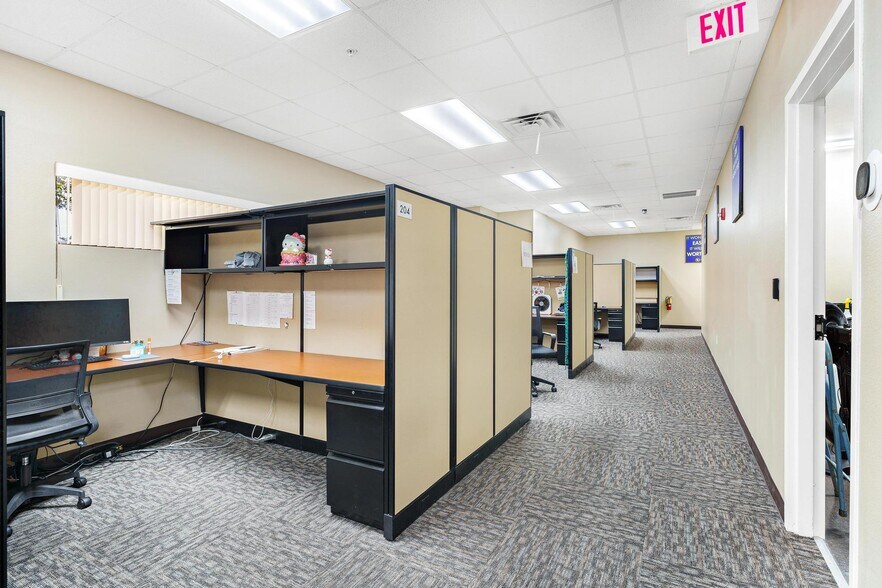 More Photos Of 1904 Thomas Ave, Leesburg Office For Sale