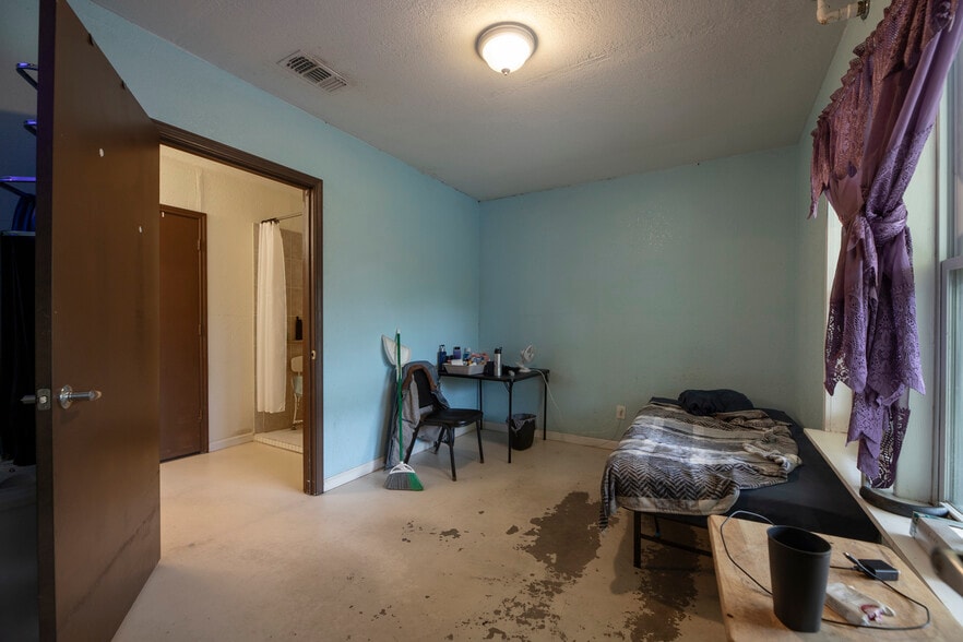 More Photos Of 2522 Holly Hill Dr, San Antonio Medical For Lease