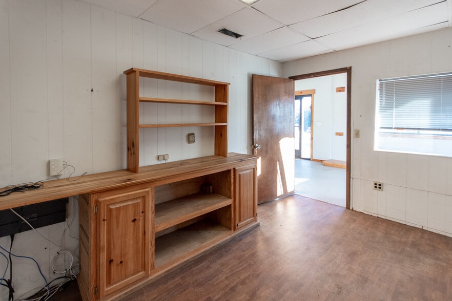 More Photos Of 535 W Main St, Franklin Specialty For Sale