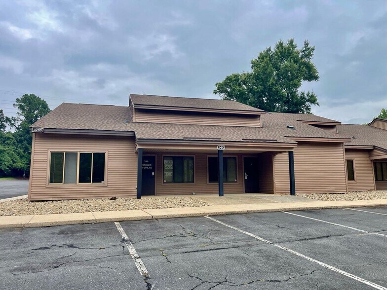 More Photos Of 3703 Latrobe Dr, Charlotte Office For Lease