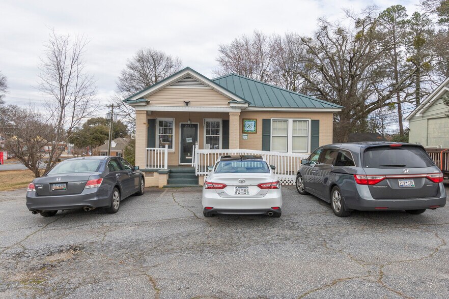 More Photos Of 2816 E North Ave, Anderson Funeral Home For Lease