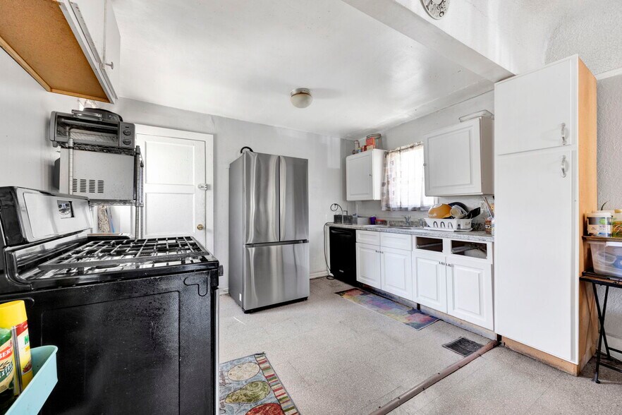 More Photos Of 1166 W 39th Pl, Los Angeles Apartments For Sale