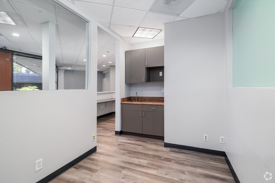 More Photos Of 5650 El Camino Real, Carlsbad Unknown For Lease