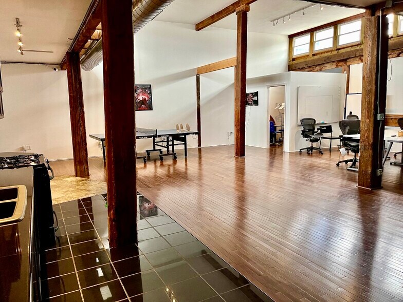 More Photos Of 415 N Sangamon St, Chicago Loft Creative Space For Lease