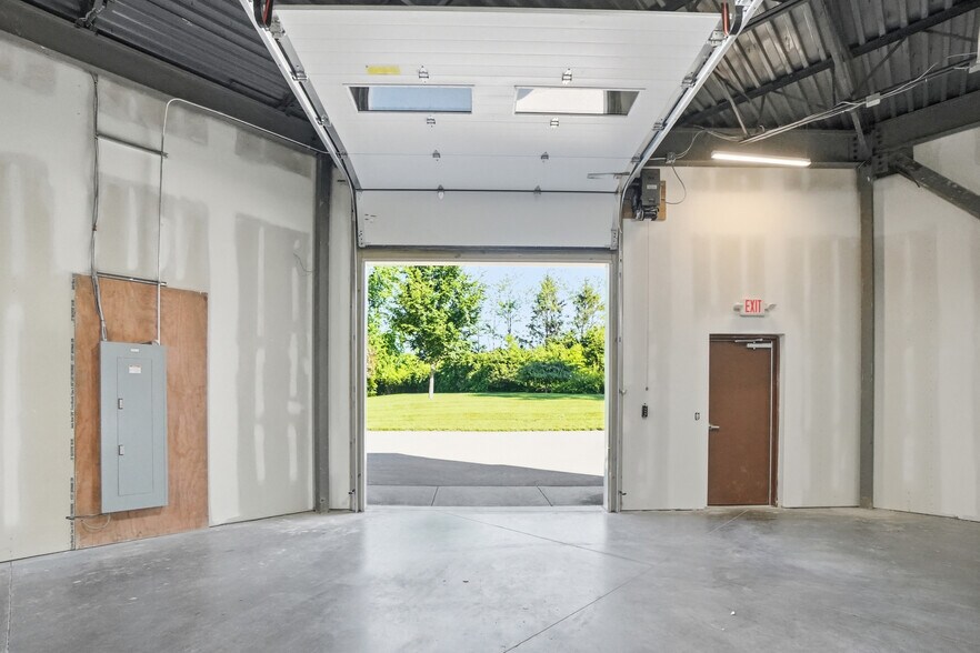 More Photos Of 1740 Thomas Paine Pky, Dayton Warehouse For Lease