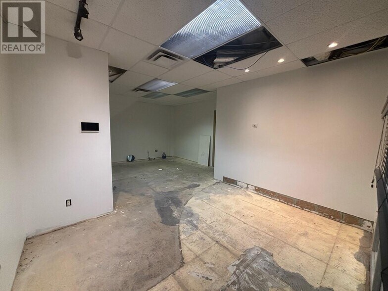 More Photos Of 1455 Ellis St, Kelowna Office Residential For Lease