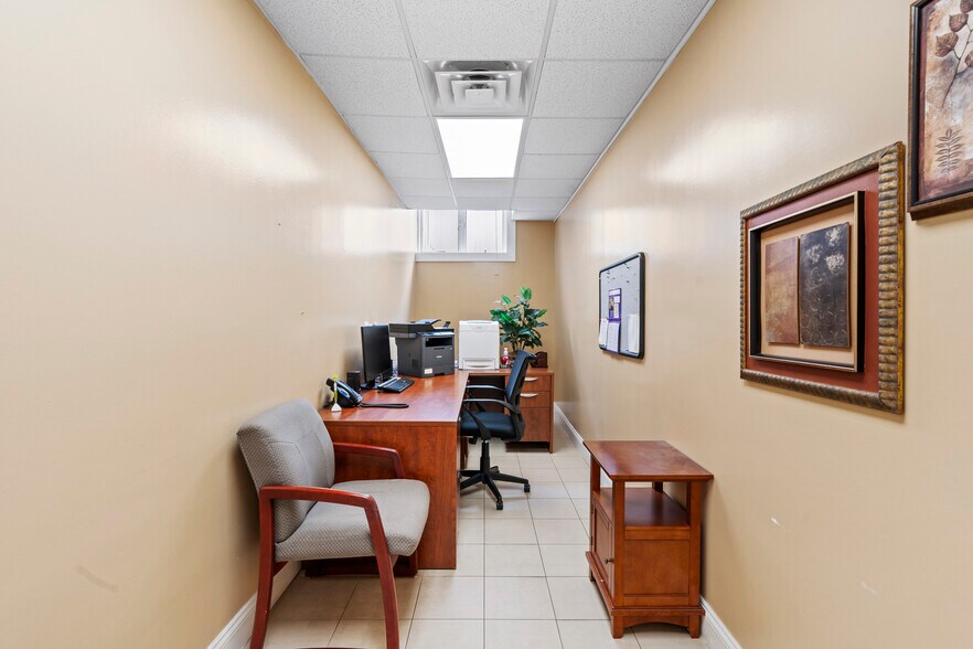 More Photos Of 2707 Hylan Blvd, Staten Island Office For Lease