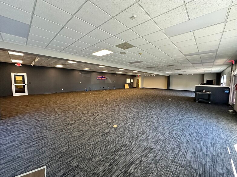 More Photos Of 269 Executive Park Dr NE, Concord Showroom For Sale