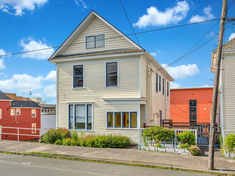 More Photos Of 1178 Franklin Ave, Astoria Office For Sale