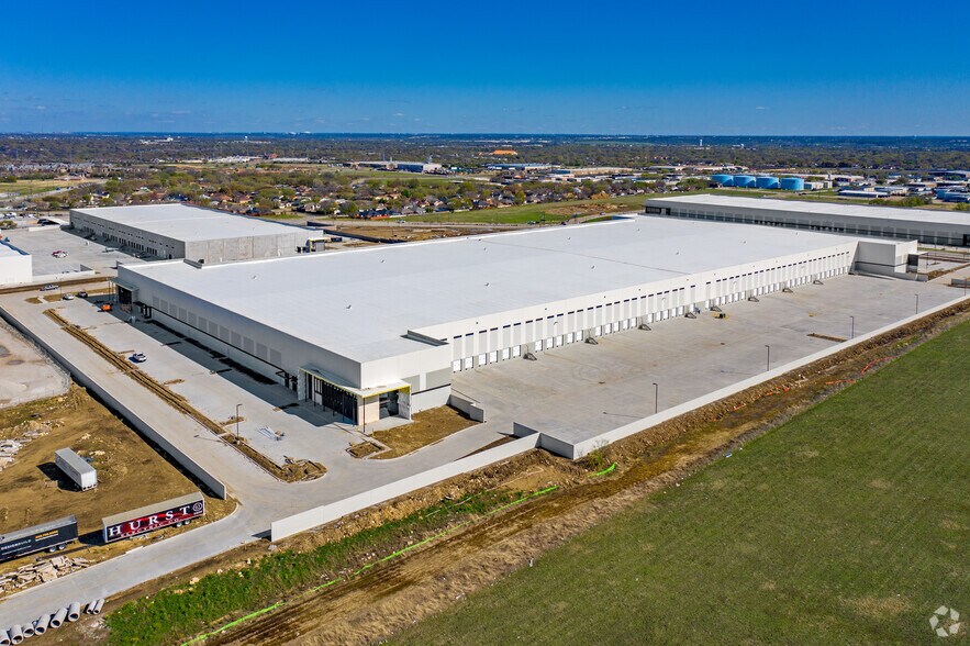 More Photos Of 4251 Northern Cross Blvd, Haltom City Warehouse For Lease