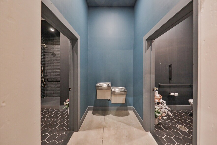 More Photos Of 915 Northampton St, Easton General Retail For Sale