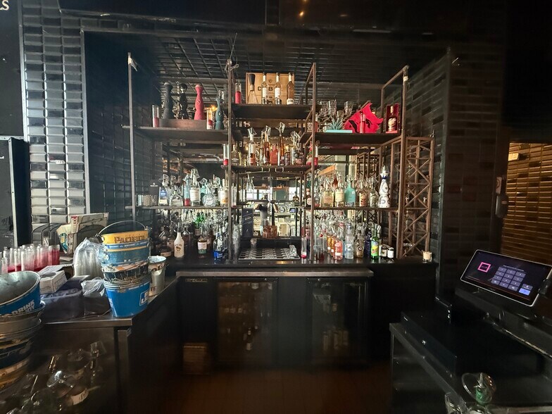 More Photos Of 4935 N Mesa St, El Paso Restaurant For Lease