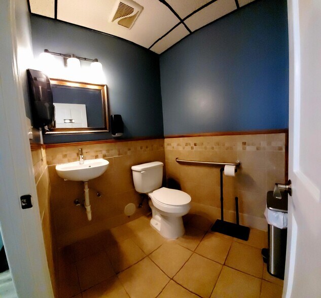 More Photos Of 1403 Medical Plaza Dr, Sanford Medical For Sale