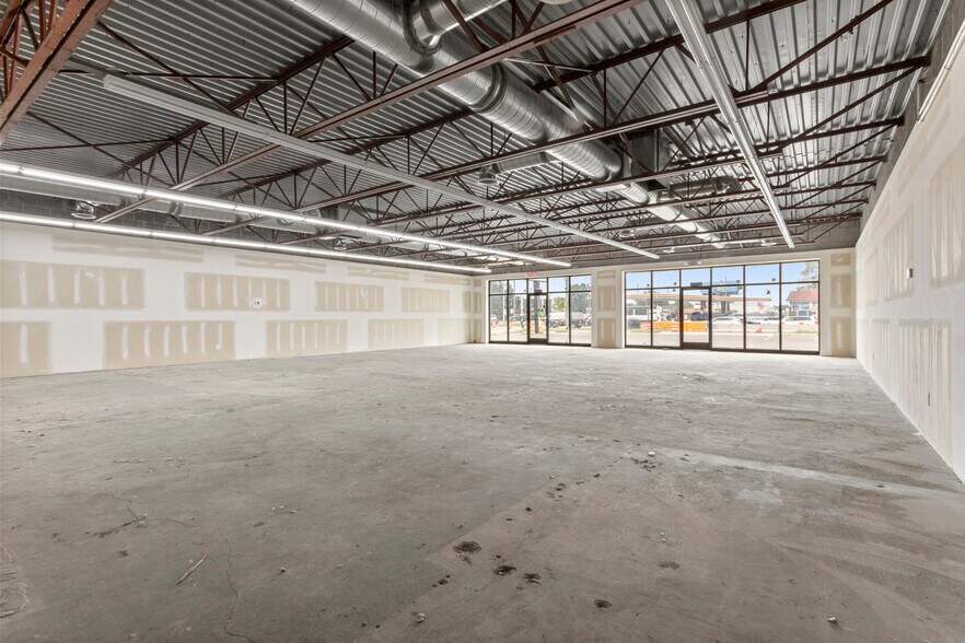 More Photos Of 16775-16777 E 13 Mile Rd, Fraser Unknown For Lease