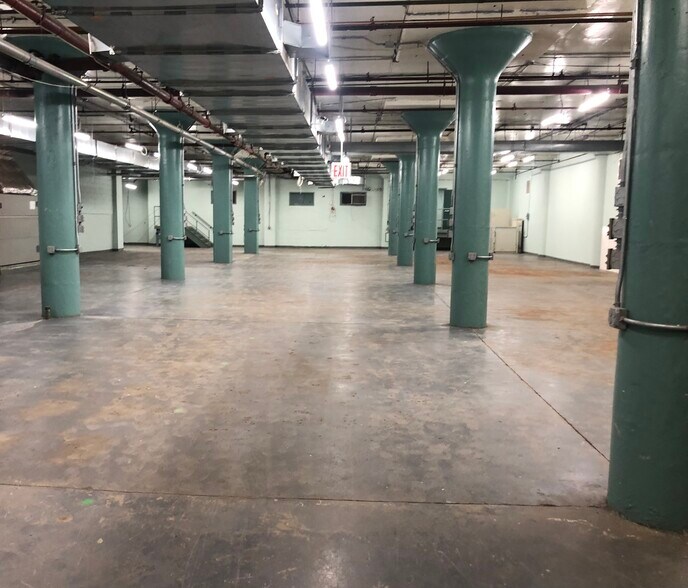 More Photos Of 53-06 Grand Ave, Maspeth Warehouse For Lease