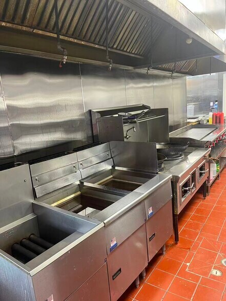 More Photos Of 2028 Watson Blvd, Warner Robins Restaurant For Lease