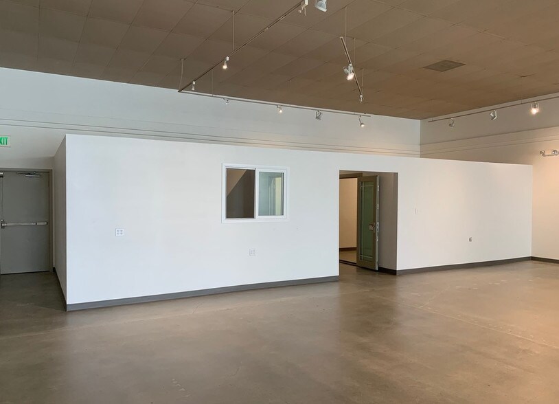 More Photos Of 23461 Ridge Route Dr, Laguna Hills Unknown For Lease