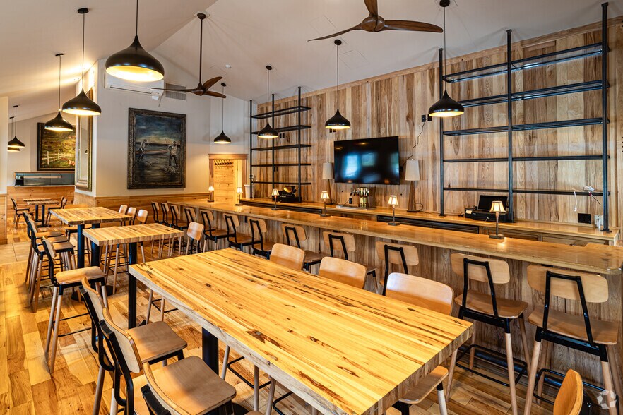 More Photos Of 2477 Bristol Rd, New Harbor Restaurant For Sale