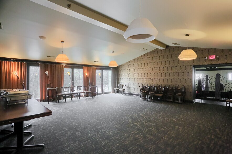 More Photos Of 634 Camp Horne Rd, Pittsburgh General Retail For Sale